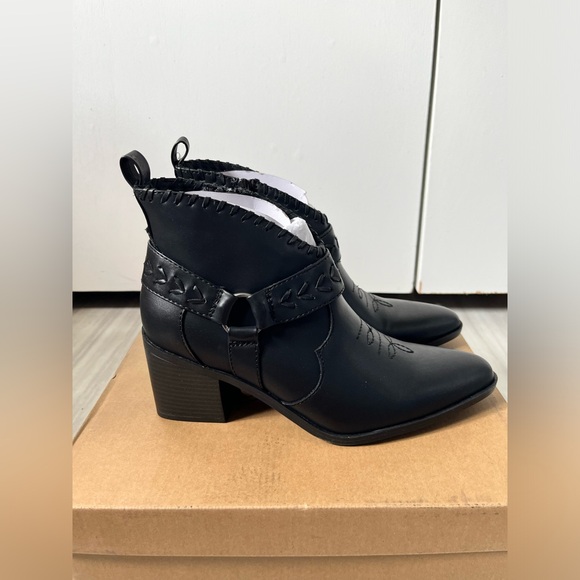 Women’s Frye and Co. stacked heel booties. NWT. Western look - Picture 2 of 8